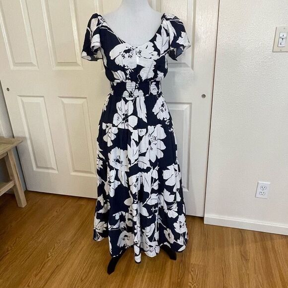 Tinsel Petite Floral-Print Flutter-Sleeve Tiered Maxi Dress Navy Blue and White - Picture 13 of 13